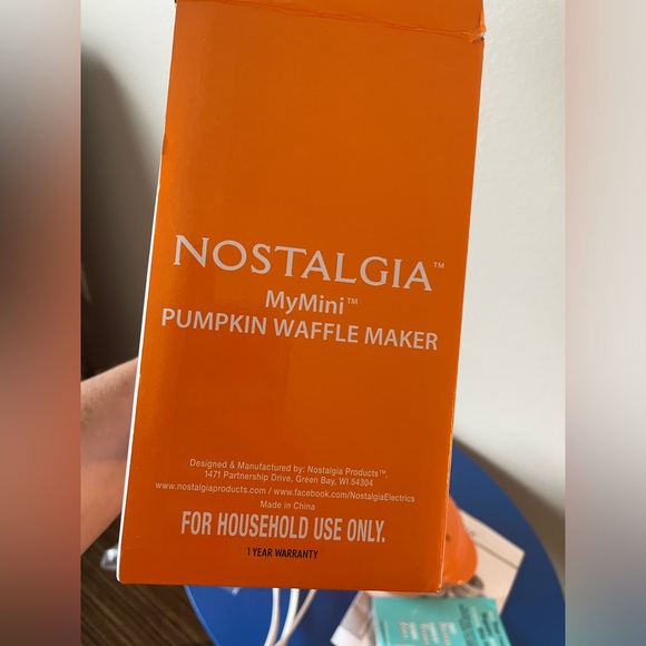 Pumpkin orange mini waffle maker by Nostalgia!! Super compact!! New- manuals! - Picture 8 of 10